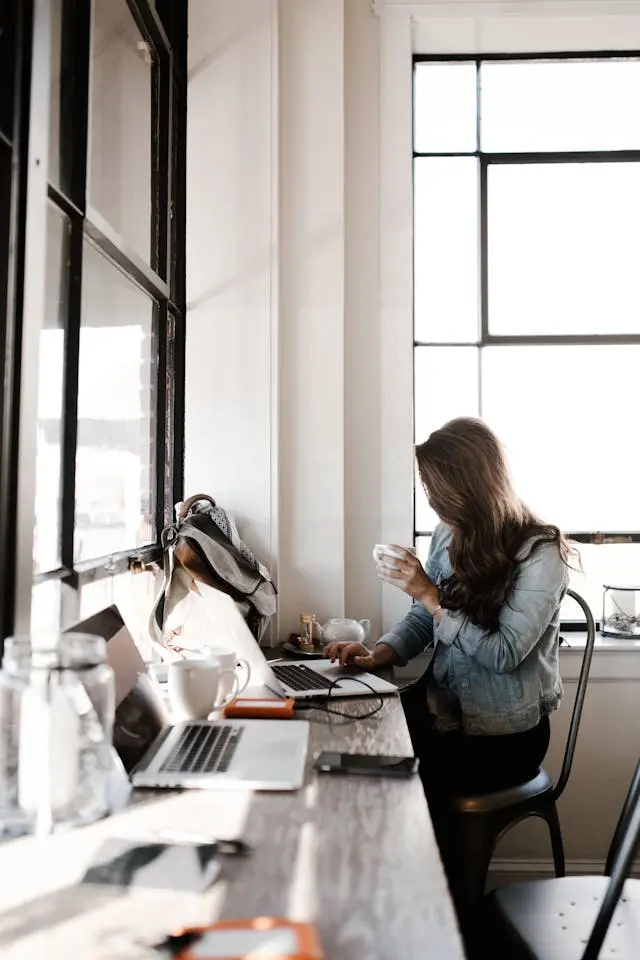 A woman preparing documents to apply for the Italian permesso di soggiorno per motivo lavoro autonomo (autonomous work residence permit)